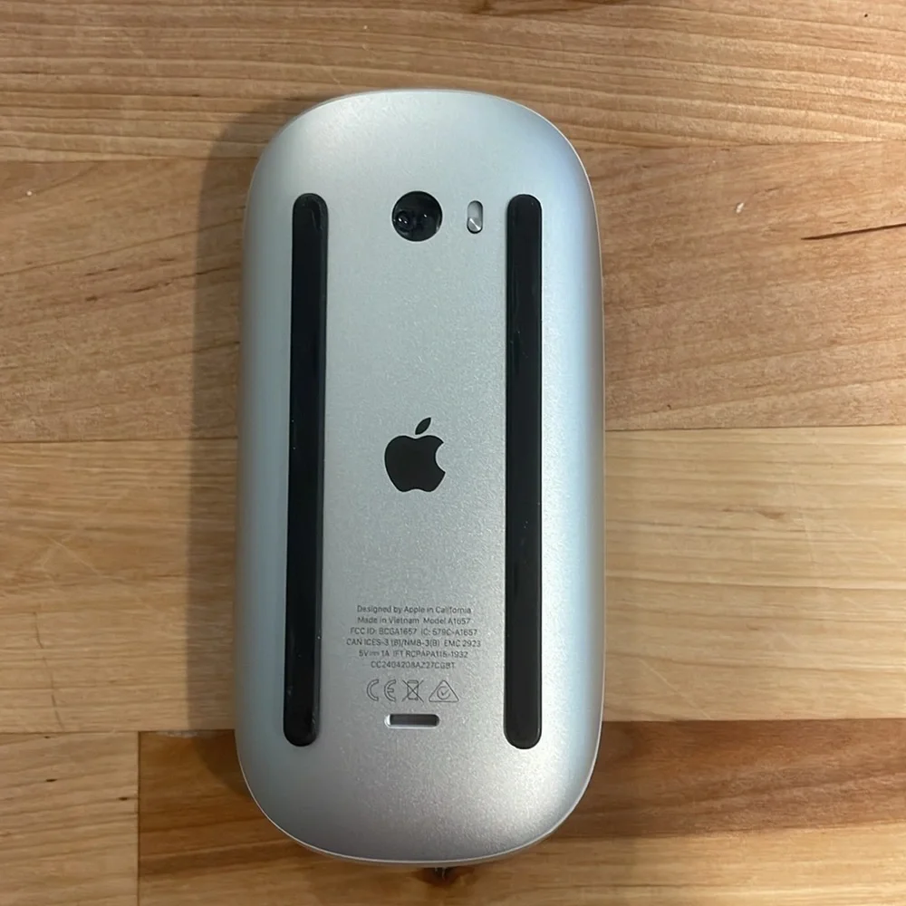 Apple Magic Mouse - White Multi-Touch Surface